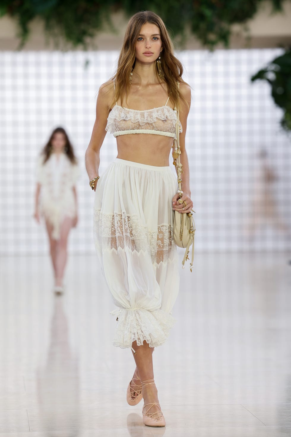 chloe runway paris fashion week womenswear spring summer 2025